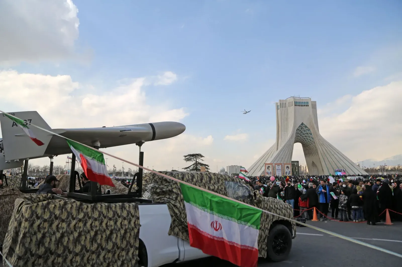 Dronă iraniană expusă la o ceremonie publică în Teheran.
