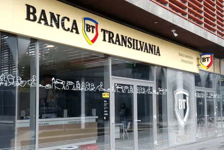 Sediul Băncii Transilvania, cu logo-ul și feronerie modernă.