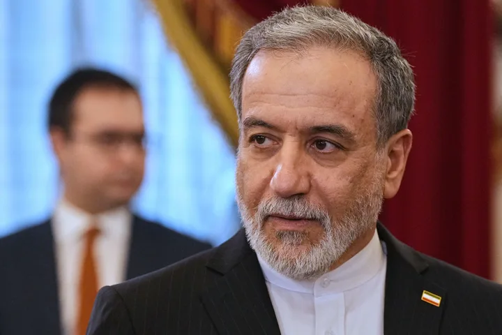 Ministrul iranian de Externe discută despre negocierile nucleare cu SUA.