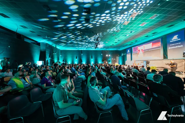 Săli pline de participanți la conferința Techsylvania 2026 din Cluj