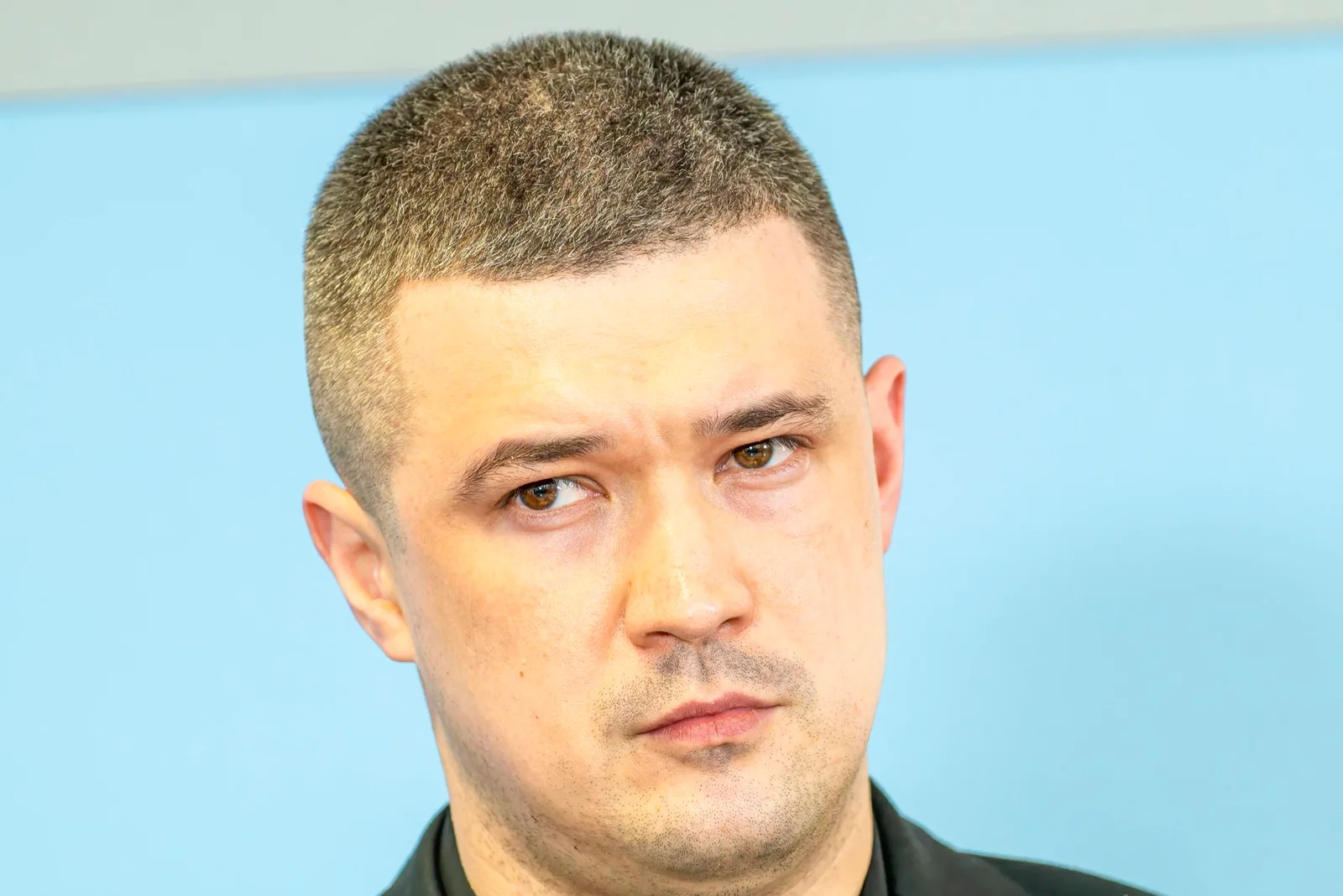 Mîhailo Fedorov, fost ministru al Apărării, în timpul unei conferințe de presă.