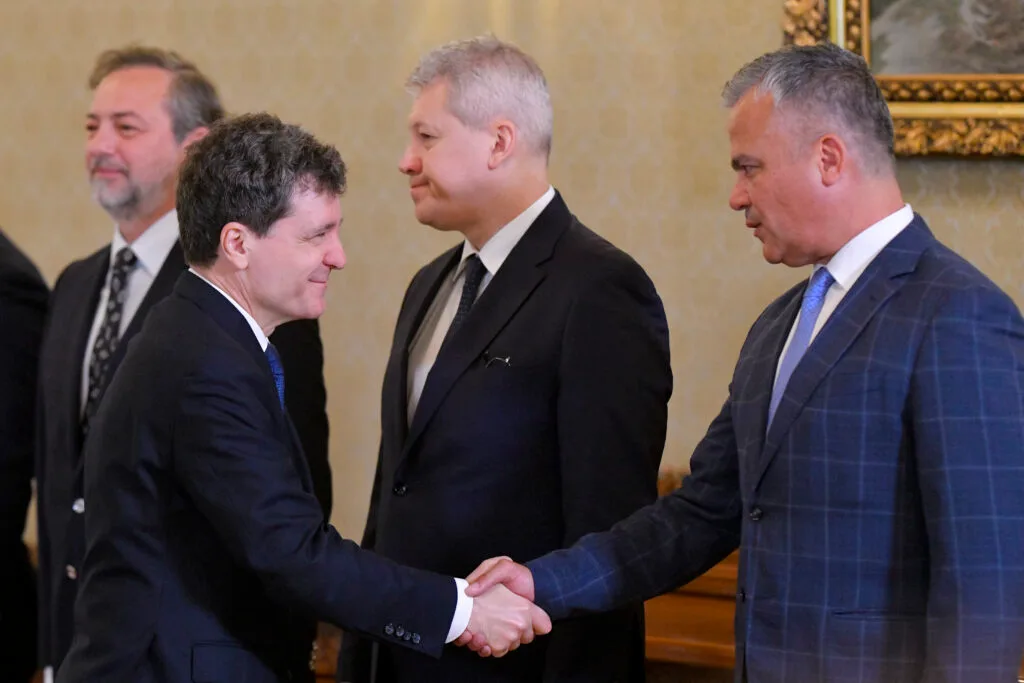 Întâlnire oficială între lideri politici români.
