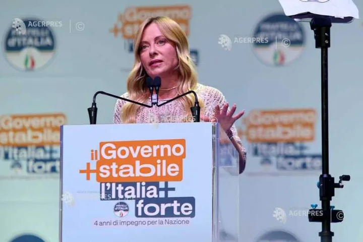 Premierul Italiei anunță eliminarea taxei auto pentru milioane de vehicule.