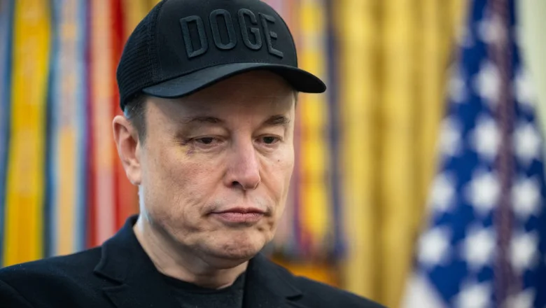 Elon Musk discutând despre finanțarea politică în contextul alegerilor din SUA.