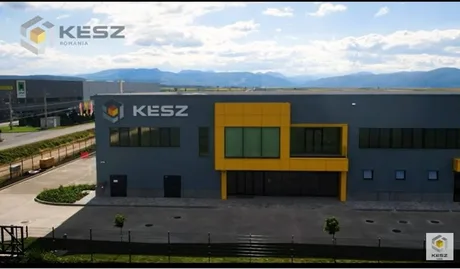 Fabrica de procesare a oleaginoaselor din Mihai Viteazu, cu design modern și utilități ecologice.