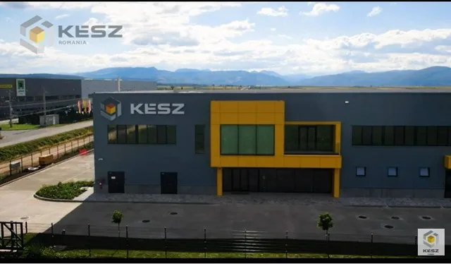 Fabrica de procesare a oleaginoaselor din Mihai Viteazu, cu design modern și utilități ecologice.
