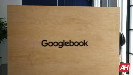 Un panou din lemn cu inscripția Googlebook, sugerând un nou dispozitiv accesibil.