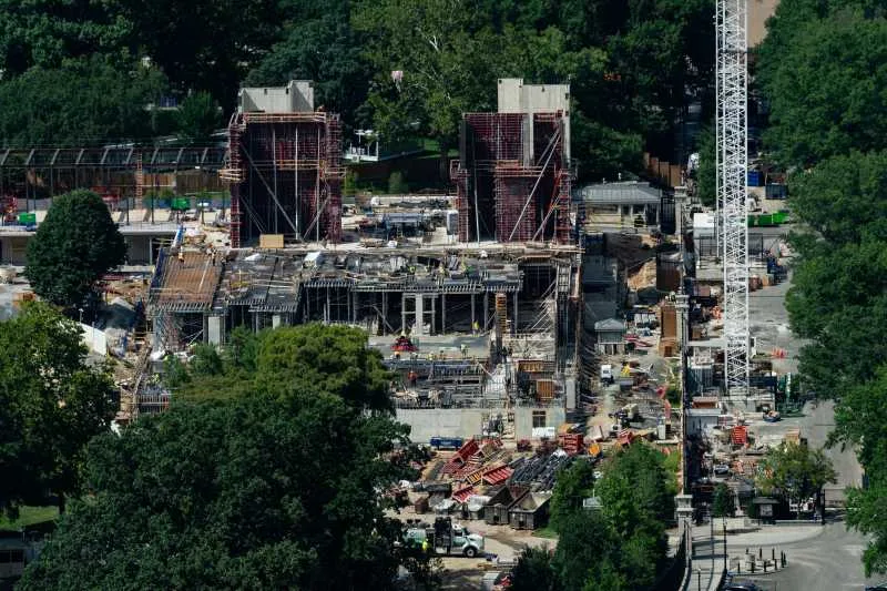 Lucrări de construcție la Casa Albă, un proiect controversat de 400 milioane de dolari.