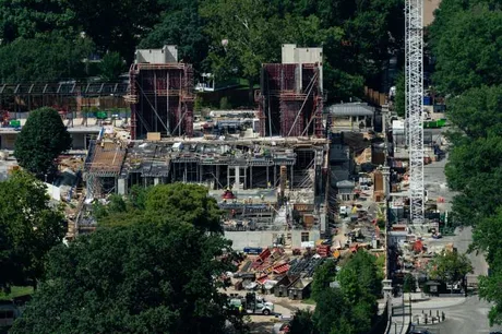 Lucrări de construcție la Casa Albă, un proiect controversat de 400 milioane de dolari.