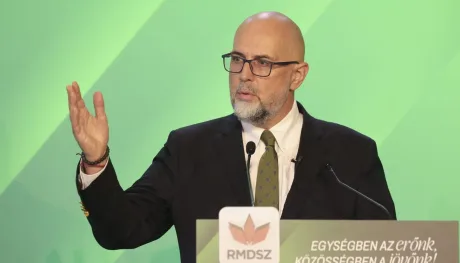 Kelemen Hunor discutând despre soluții pentru criza politică din România.