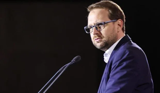 Dominic Fritz discutând despre legalitatea sancțiunilor în contextul integrității.