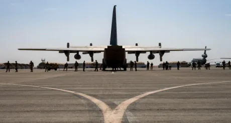 Avioane-cisternă KC-135 staționate la Baza 90 Otopeni pentru misiuni logistice.