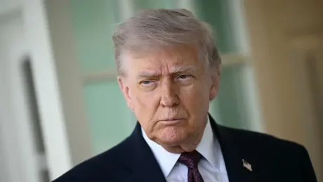 Donald Trump exprimă amenințări privind escaladarea tensiunilor cu Iranul.