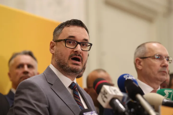 Dan Tanasă discutând despre integritate și standarde politice în România.