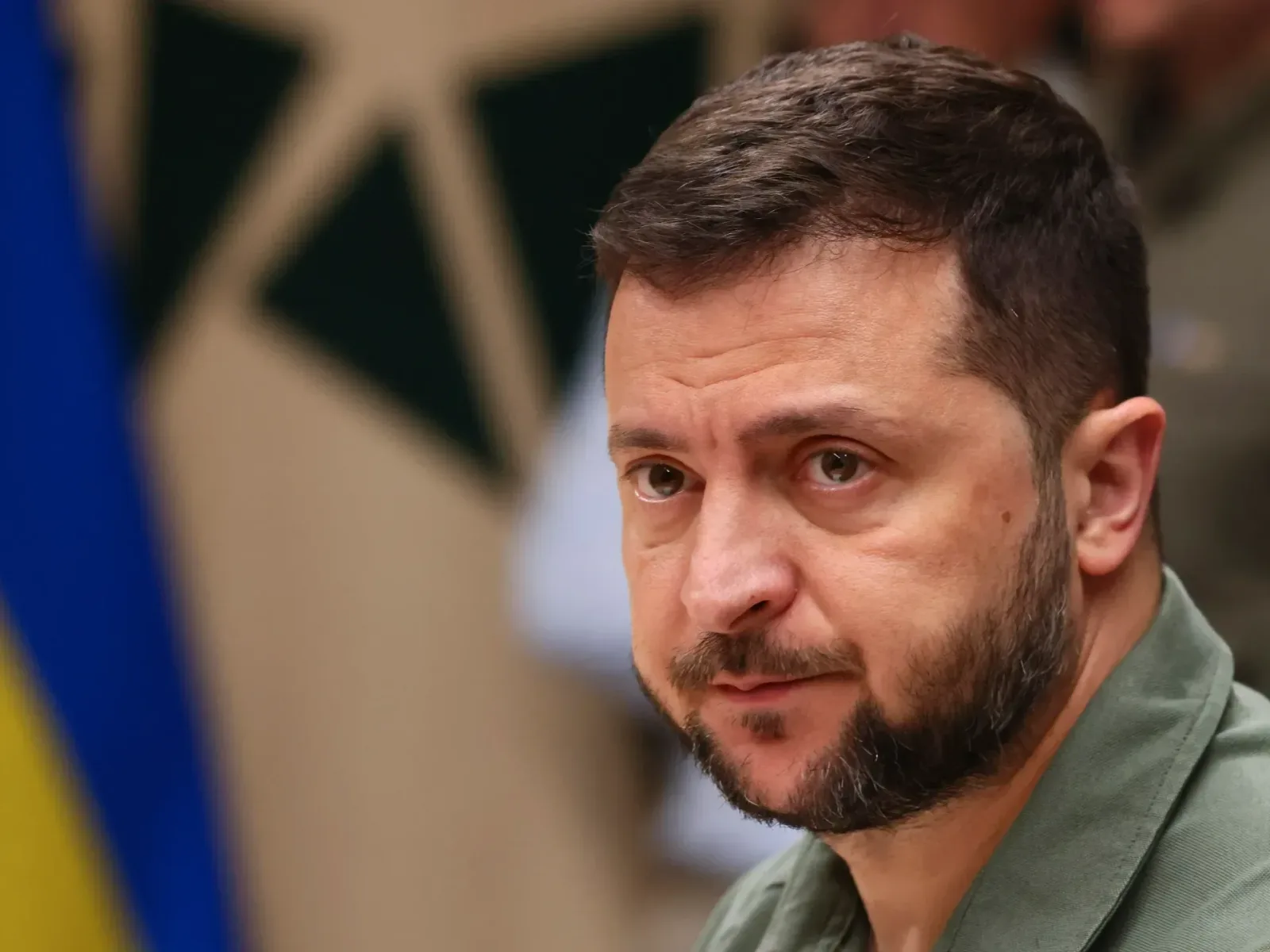 Volodimir Zelenski discutând despre situația din Ucraina.