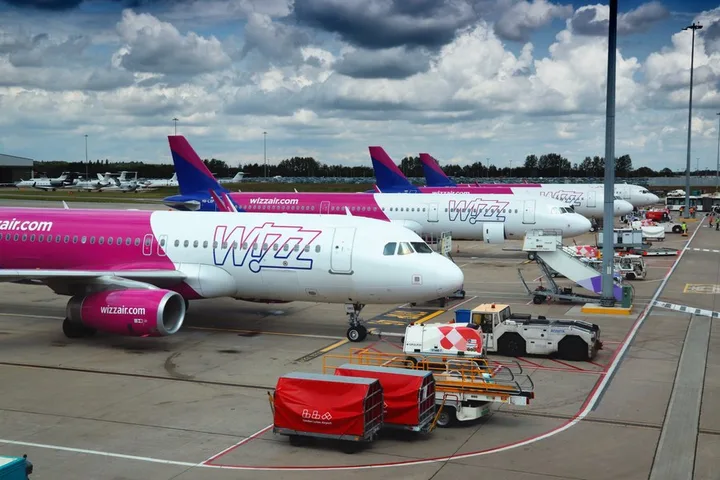Wizz Air elimină și suspendă mai multe rute din România - zboruri tăiate din Timișoara, Brașov și Craiova, iar București–Turku se oprește temporar în 2026