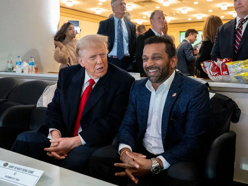 Discuții despre posibile plecări în administrația Trump și impactul acestora.