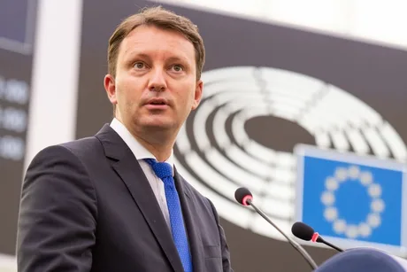 Siegfried Mureșan (PNL) acuză PSD și AUR că „instrumentalizează” protestul fermierilor din Piața Victoriei - după violențe, 26 de persoane duse la audieri și 24 au primit îngrijiri medicale