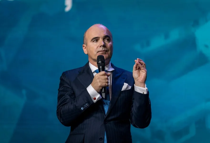 Rareș Bogdan discutând despre costurile împrumuturilor și blocajul politic din România.