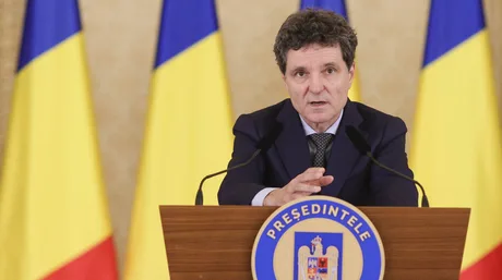 Nicușor Dan discută despre formarea noului guvern în Parlament.