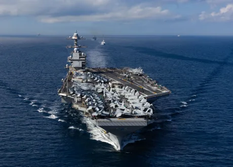 Portavionul USS Gerald Ford navighează pe Marea Mediterană în misiune prelungită.