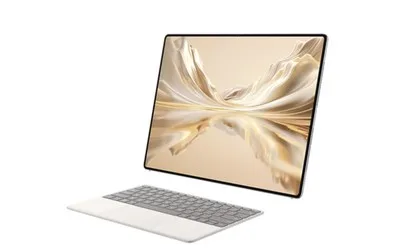 Ecran OLED dublu strat pe un laptop modern, cu design elegant.