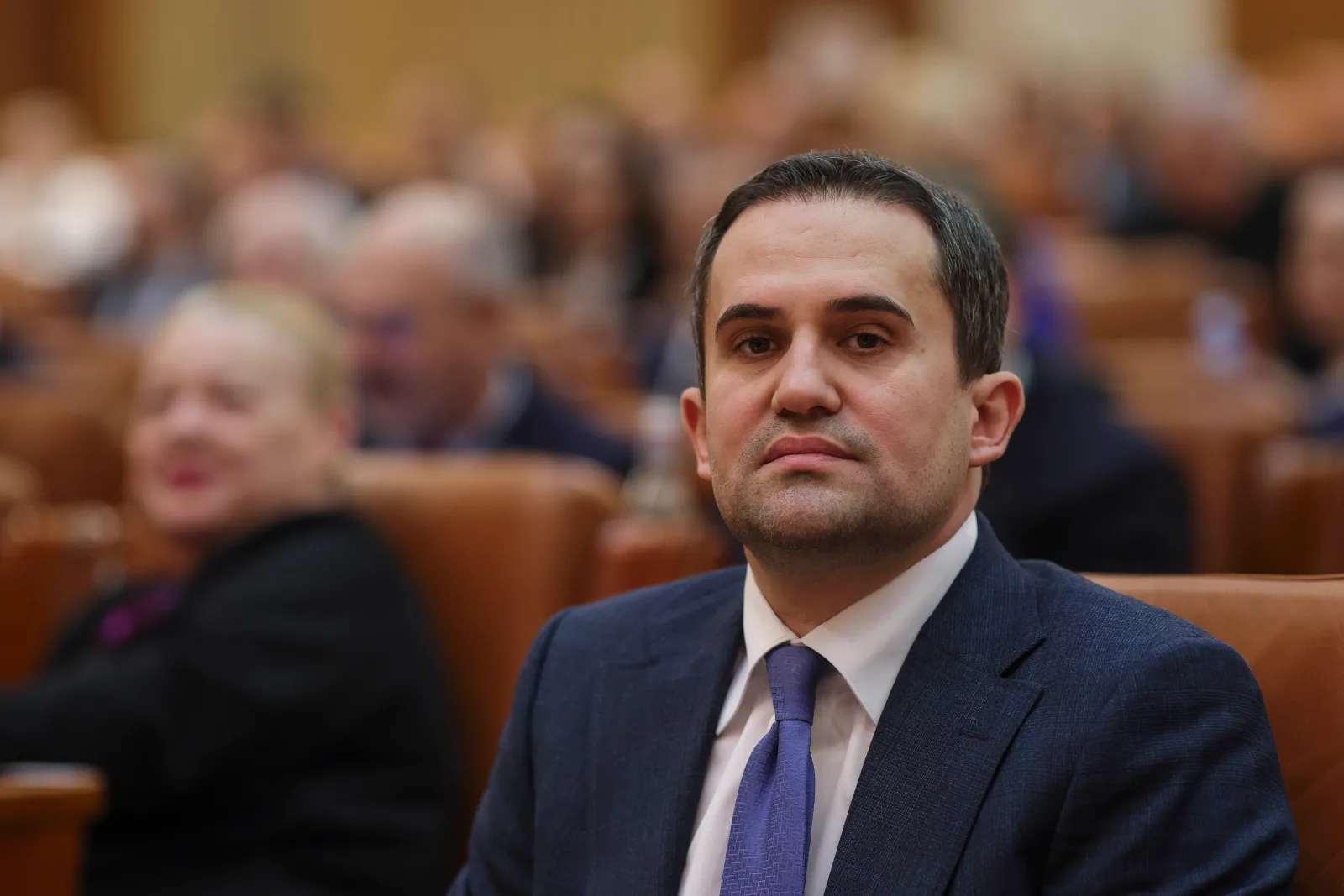 Ciprian Șerban, ministrul Transporturilor, în timpul unei întâlniri oficiale.