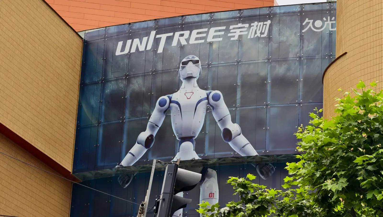 Robotul „Superman” de la Unitree, capabil de performanțe remarcabile.