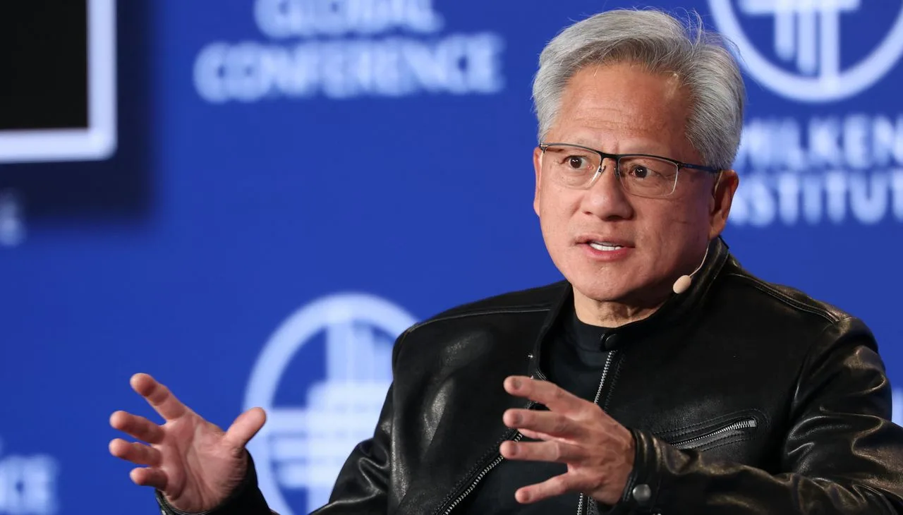 Jensen Huang discută despre impactul AI asupra locurilor de muncă și productivitate.