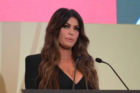 Kimberly Guilfoyle discutând despre implicarea SUA în politica greacă.