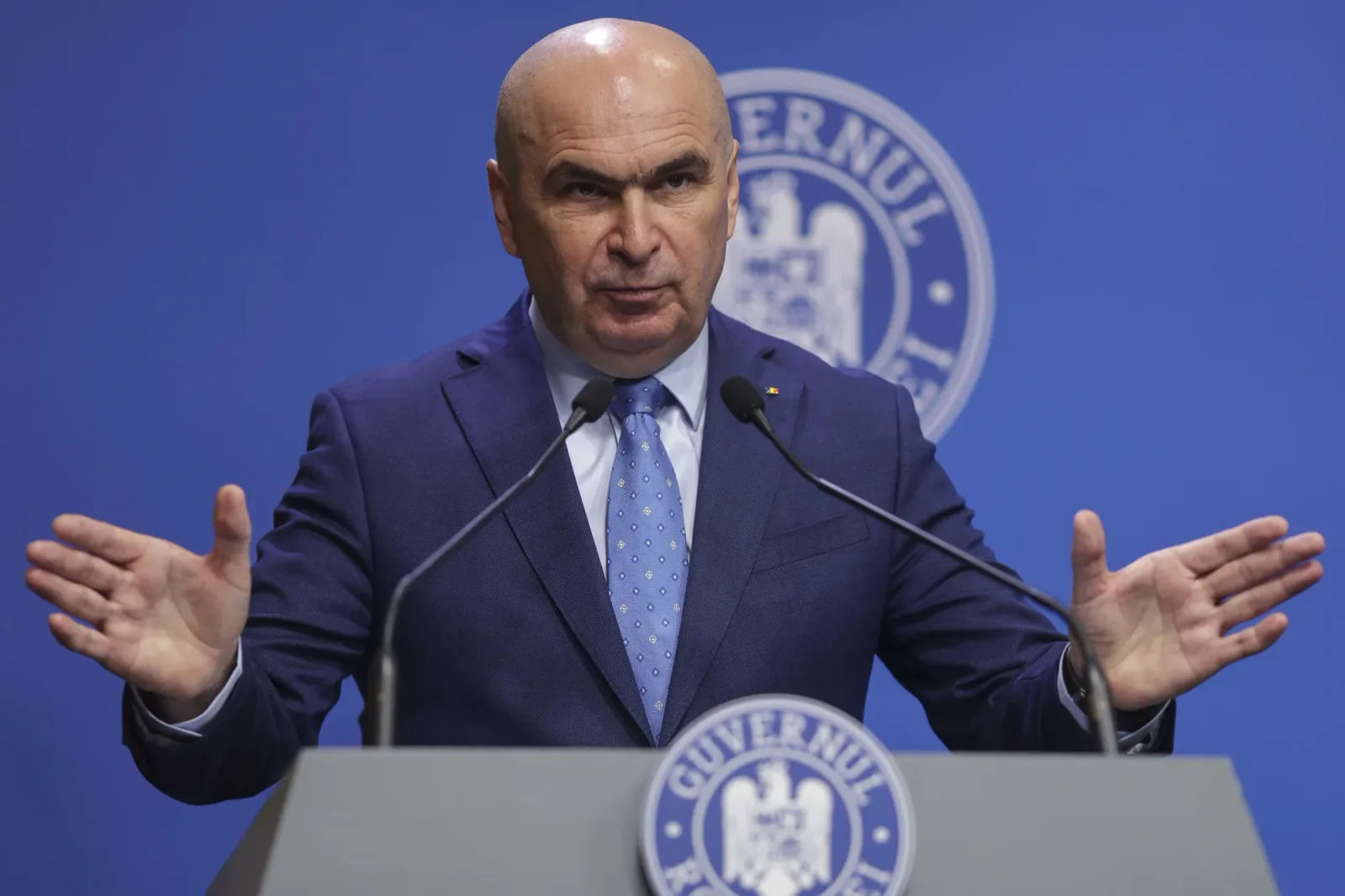Premierul discută despre măsuri anti-risipă în statul român.
