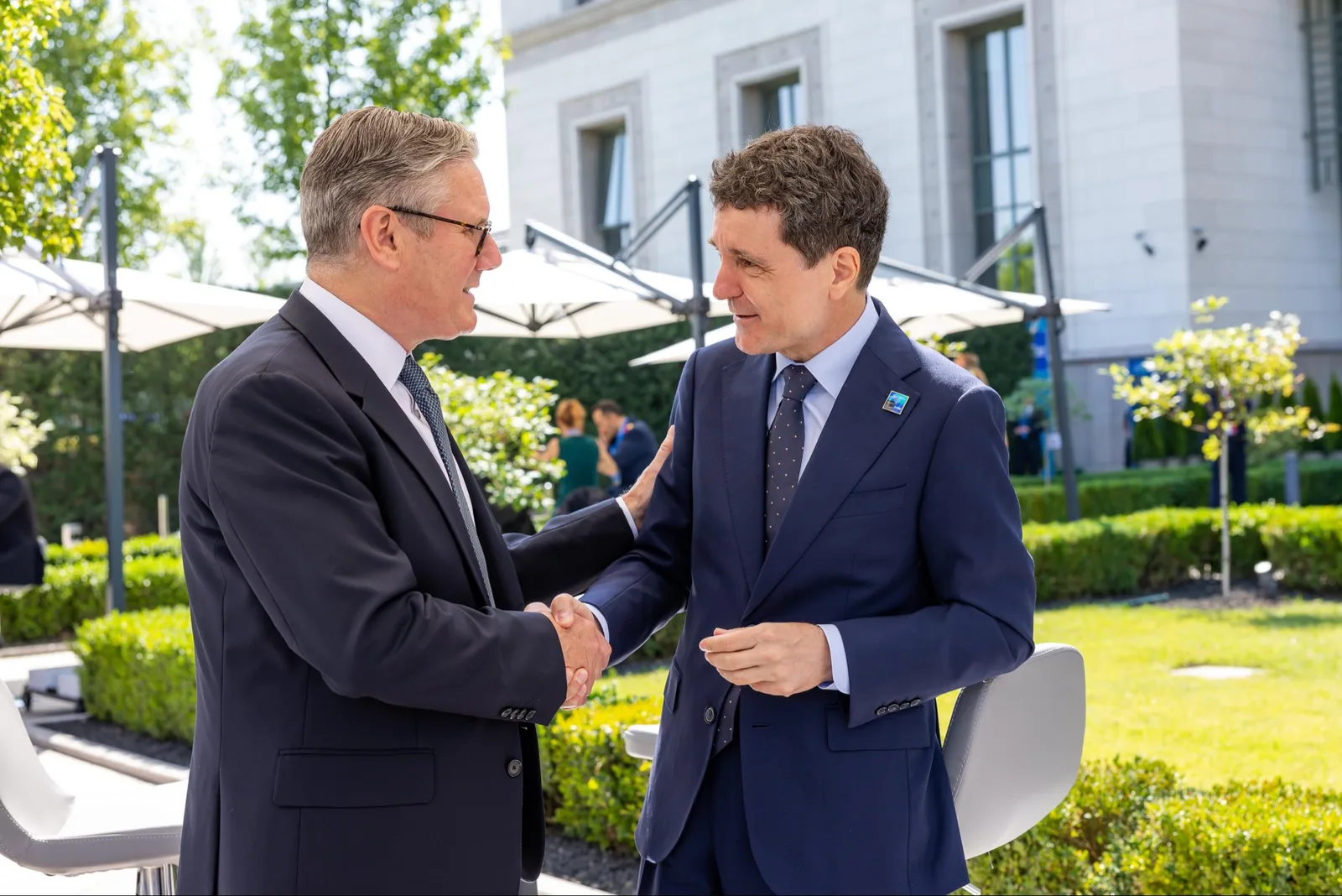 Nicușor Dan și Keir Starmer discută despre securitatea NATO în România.