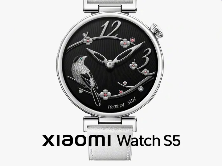 Ceas elegant Xiaomi Watch S5, cu design rafinat și detalii florale.