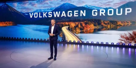 Volkswagen își restructurează forța de muncă pentru a sprijini tranziția electrică.