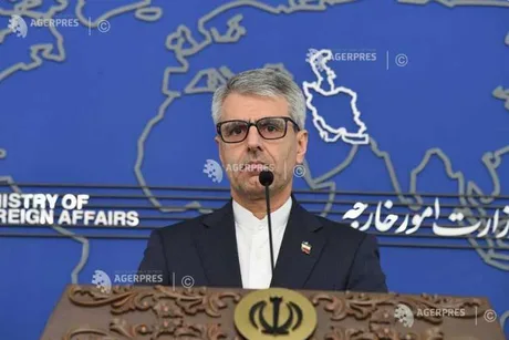 Reprezentant iranian anunțând semnarea acordului cu SUA.