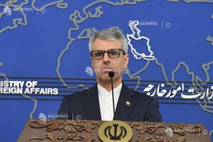 Reprezentant iranian anunțând semnarea acordului cu SUA.