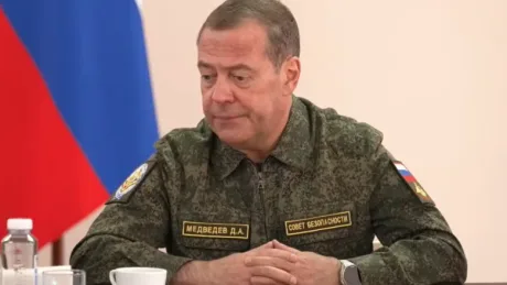 Dmitri Medvedev discutând despre posibilele amenințări la adresa Rusiei.