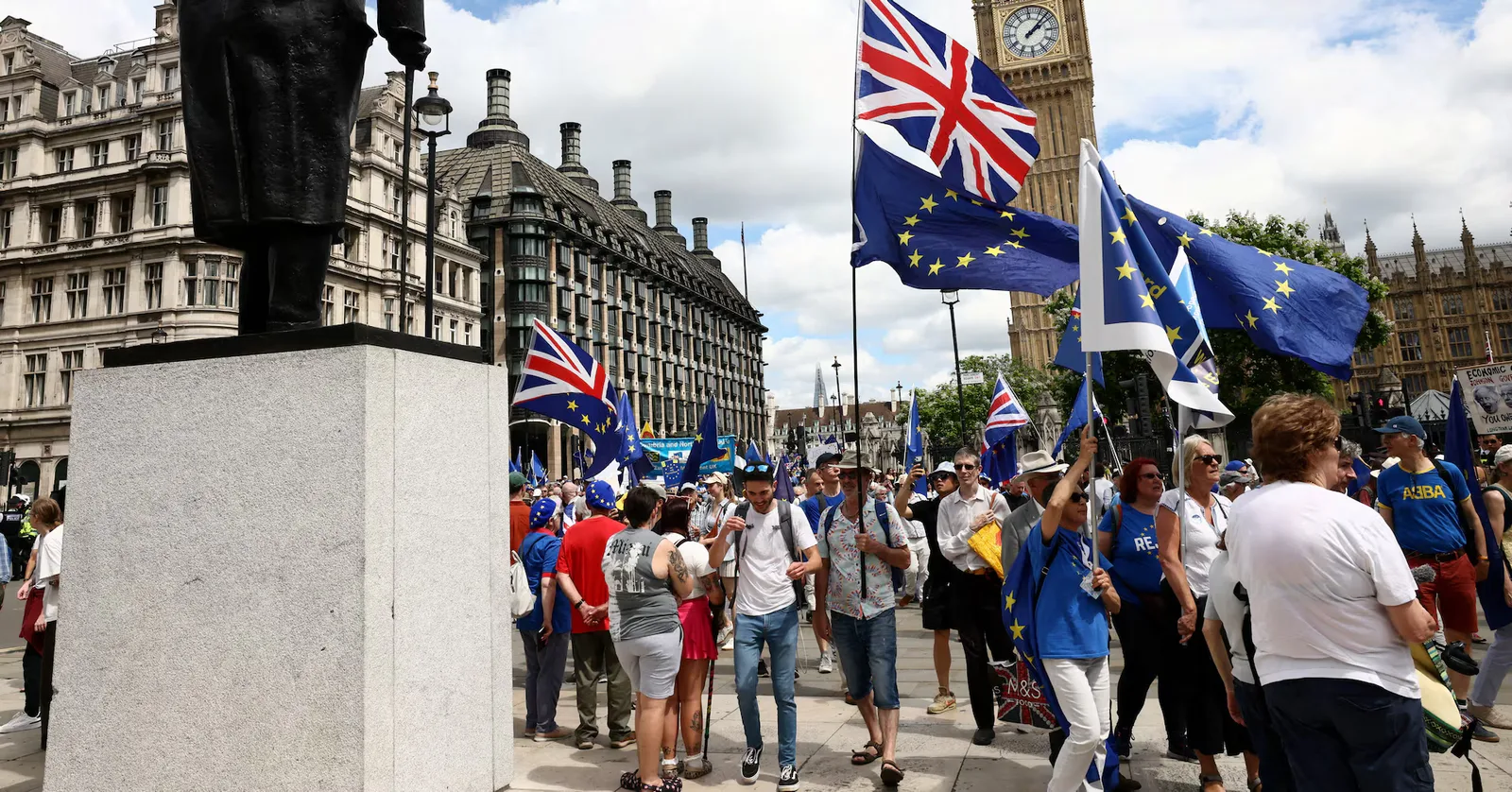 Protest împotriva Brexitului în fața clădirii Parlamentului britanic.