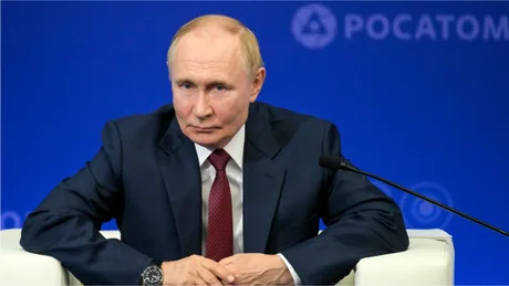 Vladimir Putin, într-o conferință, reflectând asupra puterii și controlului.