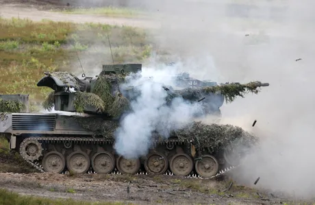 Tun antiaerian Gepard în acțiune, protejând Ucraina de dronele rusești.