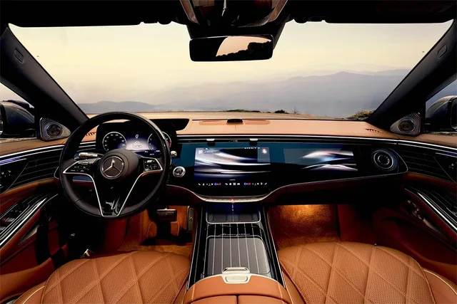 Interiorul luxos al noului Mercedes-Maybach S-Class facelift.
