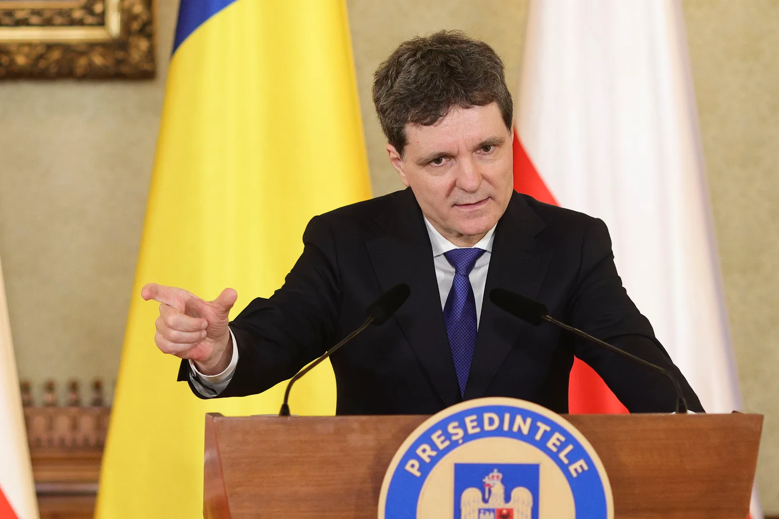Robert Sighiartău discută despre criza politică și acuzațiile aduse lui Nicușor Dan.