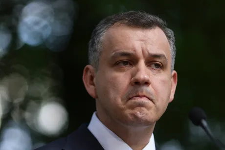 Eugen Tomac discută despre formarea unei majorități parlamentare în România.