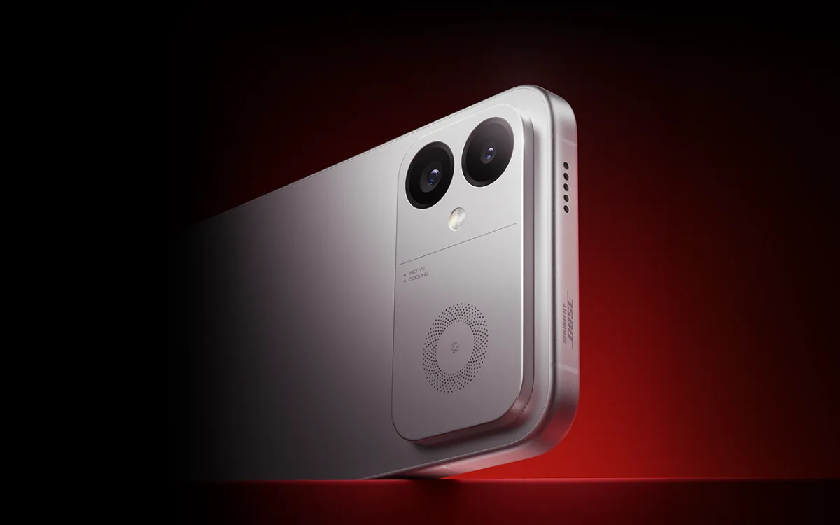 Un telefon cu design modern și camere duale, pregătit pentru performanță.
