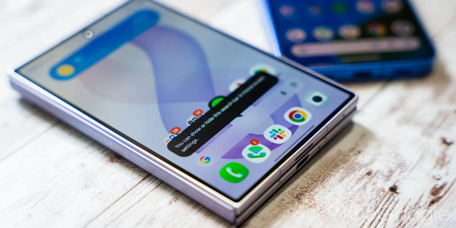 Noua bară de căutare pe ecranul principal al Samsung.