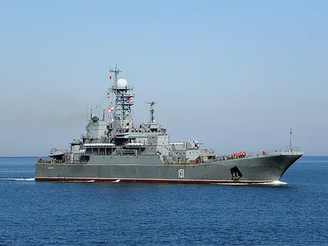 Nave rusești atacate în Crimeea, provocând pagube semnificative.