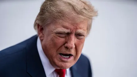 Donald Trump își intensifică mesajul electoral înainte de alegeri.