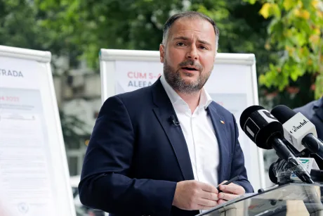 Rareș Hopincă discută despre colaborarea PSD cu AUR în contextul negocierilor politice.