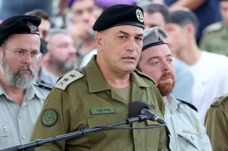 Generalul Eyal Zamir discutând despre securitatea în Liban.