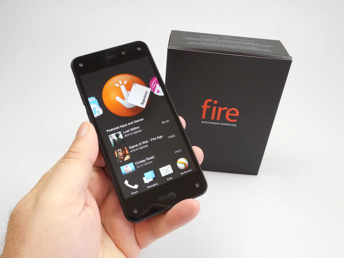 Un smartphone Amazon Fire, simbol al eșecului din 2014.